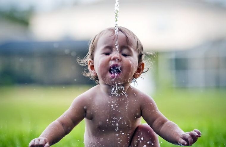 Допаивать грудного ребенка водой